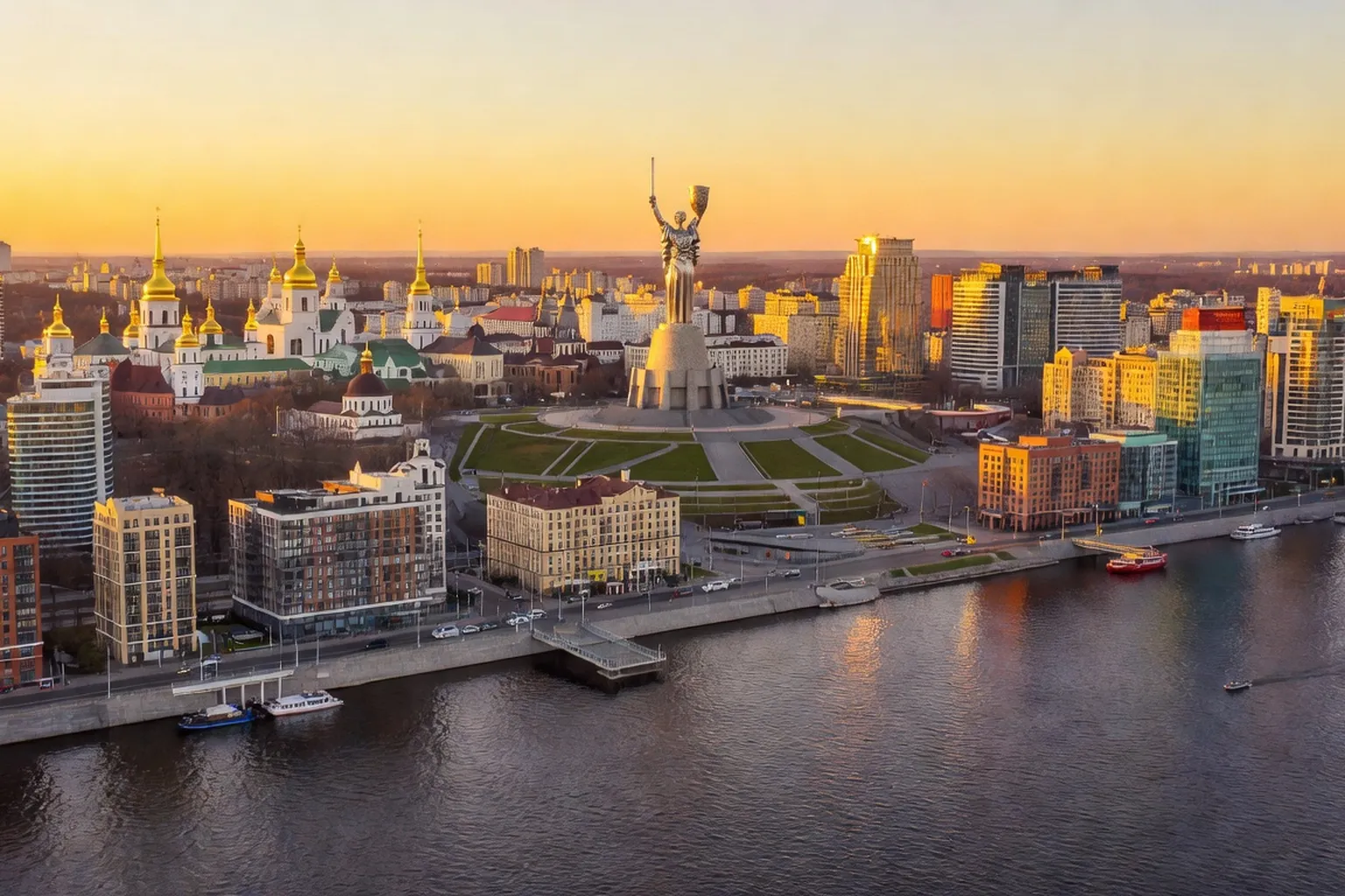 Skyline de Kyiv en 2026, Dniepr, Motherland Monument