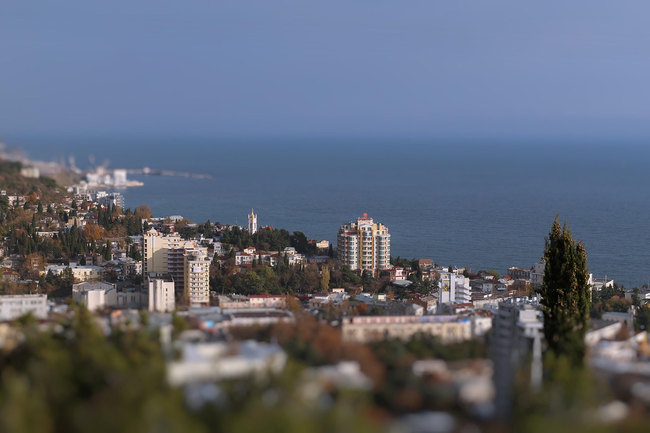 Vue panoramique de Yalta et de la c&ocirc;te sud de la Crim&eacute;e