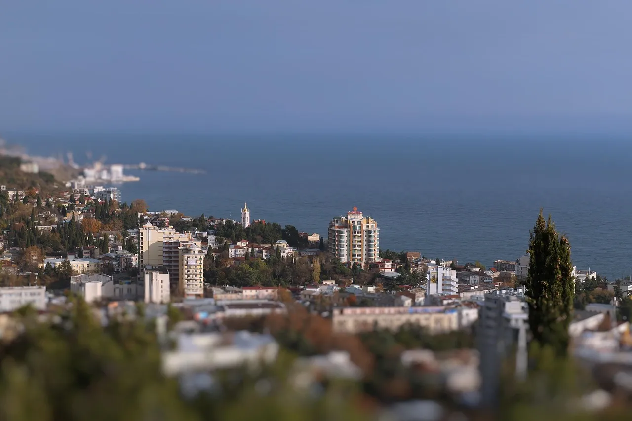 Vue panoramique de Yalta et de la c&ocirc;te sud de la Crim&eacute;e