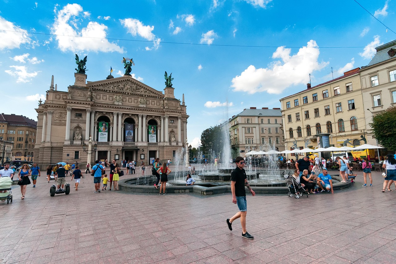 Vue panoramique de Lviv avec ses toits et ses clochers historiques