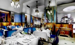 Restaurant ukrainien traditionnel avec terrasse &agrave; Kyiv