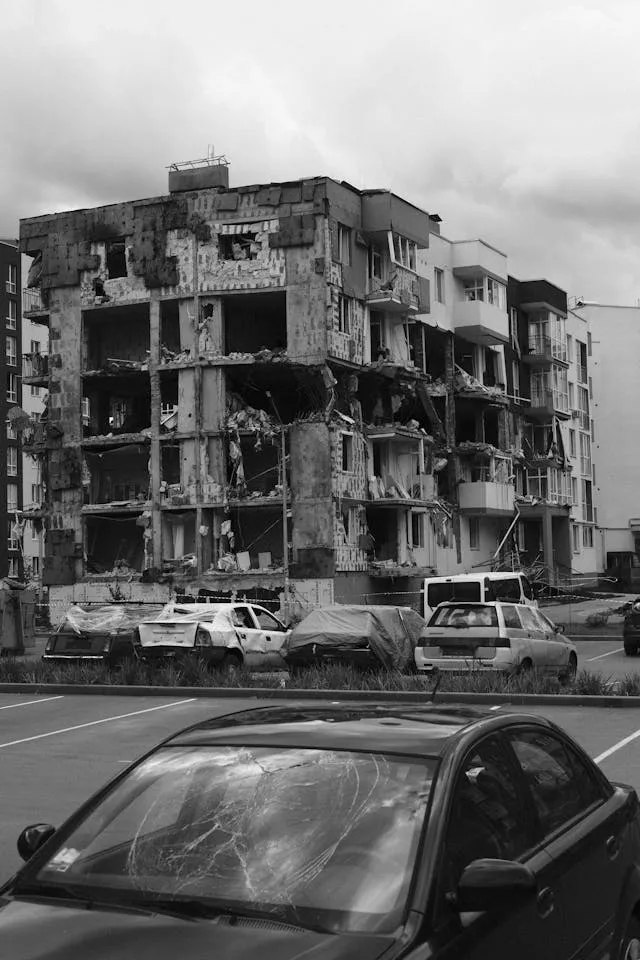 Bâtiment dévasté à Bucha, banlieue de Kiev